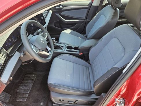Used 2025 Volkswagen Jetta SE w/ Sunroof Package FWD image 7