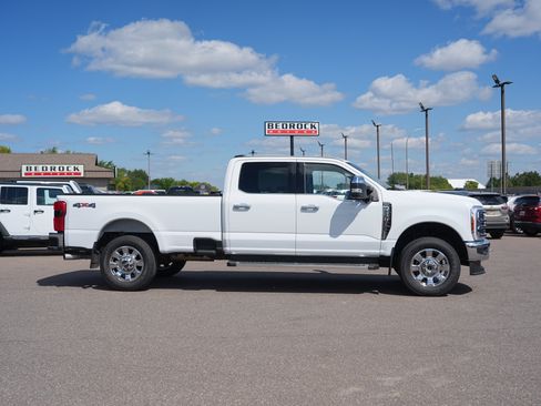Used 2023 Ford F250 Lariat w/ Chrome Package AWD/4WD image 2