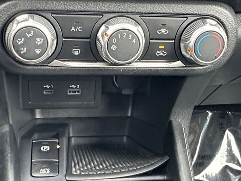 Used 2024 Nissan Kicks SV image 16