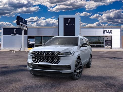 New 2026 Lincoln Navigator Reserve AWD/4WD image 2