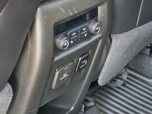 Used 2018 Chevrolet Traverse Premier image 21