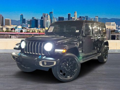 Used 2023 Jeep Wrangler Unlimited Sahara AWD/4WD image 2