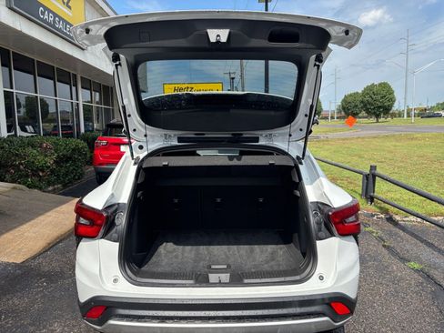 Used 2025 Chevrolet Trax LT w/ LT Convenience Package FWD image 30