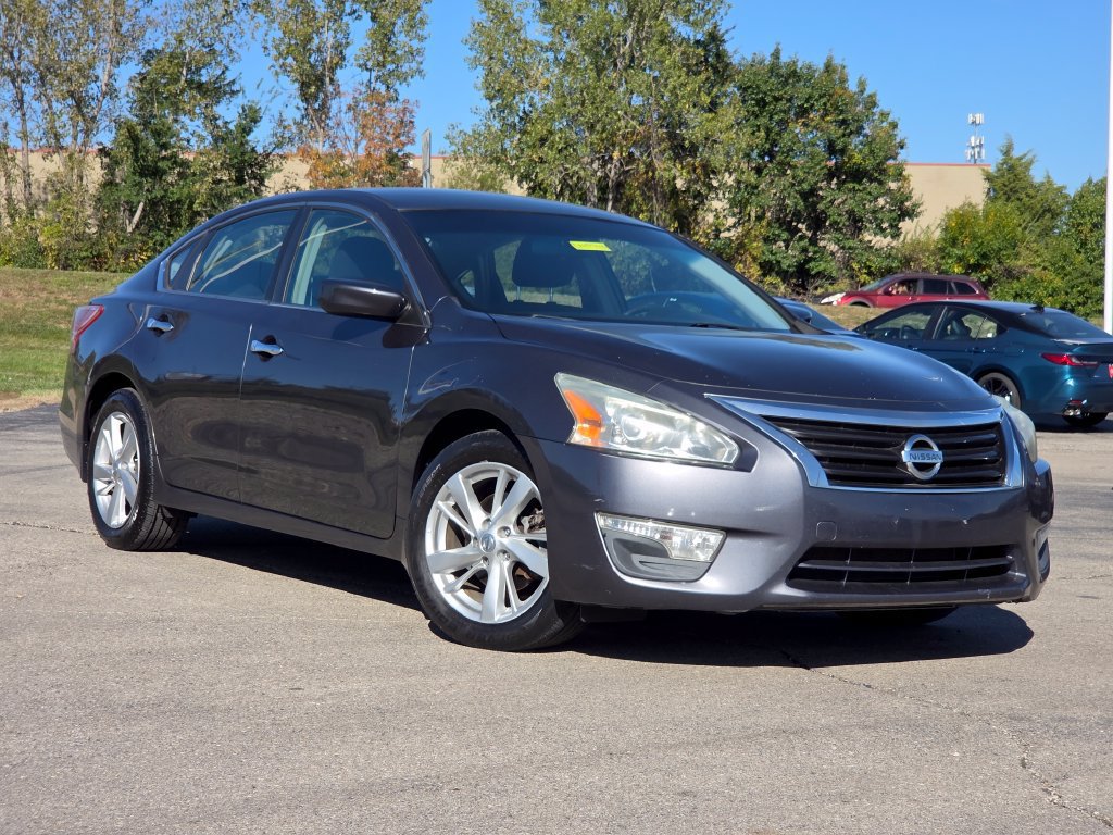 Used 2013 Nissan Altima 2.5 SV FWD image 2