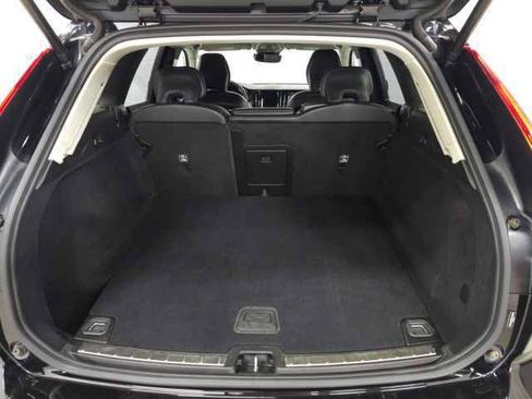 Certified 2025 Volvo XC60 B5 Plus AWD/4WD image 9