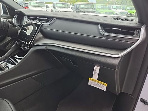 New 2025 Jeep Grand Cherokee L Limited w/ Luxury Tech Group II image 83