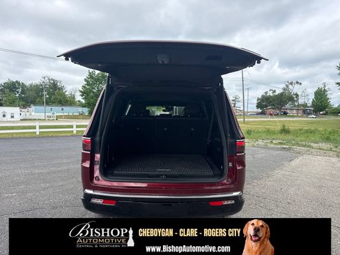 Used 2024 Jeep Wagoneer L Series II w/ Flexible Seating Group AWD/4WD image 21