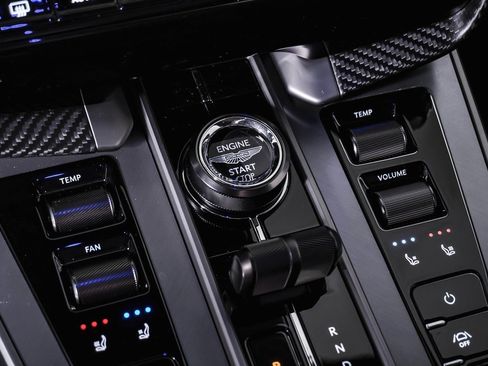 New 2025 Aston Martin Vanquish image 35