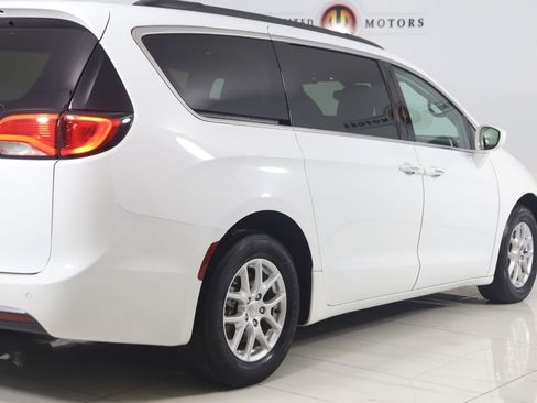 Used 2020 Chrysler Pacifica Touring FWD image 44