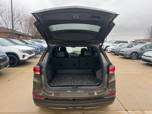 Used 2024 Chevrolet Equinox RS FWD image 9