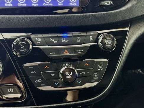 Used 2018 Chrysler Pacifica Touring-L Plus w/ Advanced Safetytec Group image 16