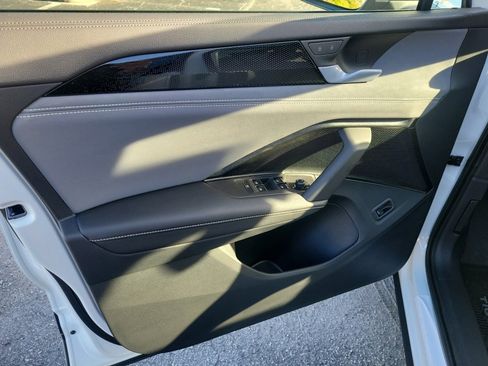 New 2026 Volkswagen Tiguan SE image 32