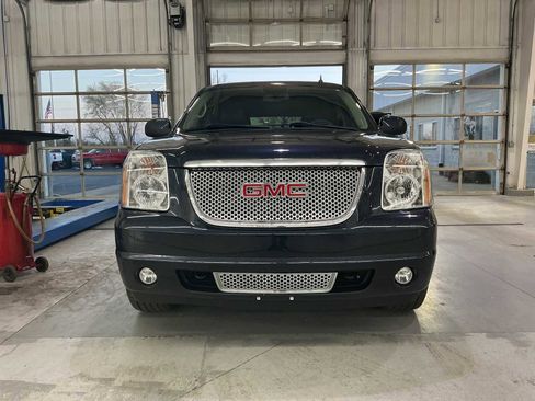 Used 2013 GMC Yukon Denali image 2
