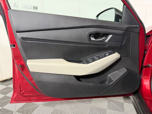 Certified 2025 Honda Accord SE image 19