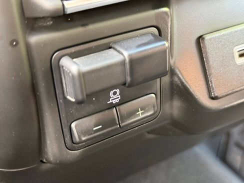 Used 2019 Chevrolet Silverado 1500 Custom Trail Boss w/ Custom Convenience Package AWD/4WD image 18