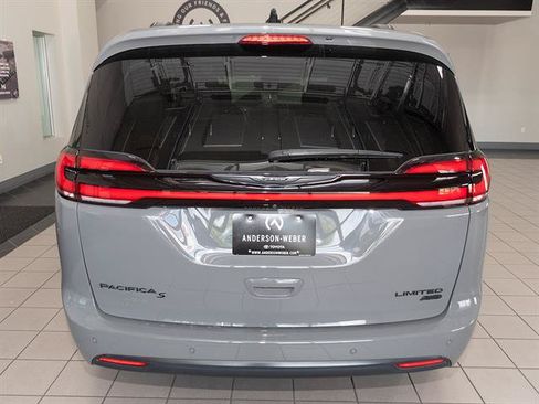 Used 2023 Chrysler Pacifica Limited w/ S Appearance Package AWD/4WD image 24