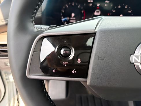 Certified 2025 Nissan Murano SL AWD/4WD image 32