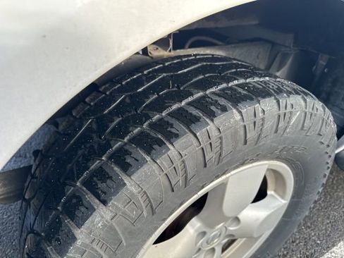 Used 2005 Nissan Frontier LE w/ (X01) Leather Pkg image 9