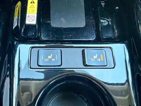 Used 2021 Toyota Prius Prime XLE image 38