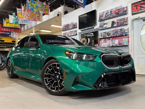Used 2025 BMW M5 w/ Carbon Package image 1