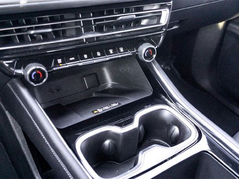 Used 2026 Chevrolet Traverse LT image 23