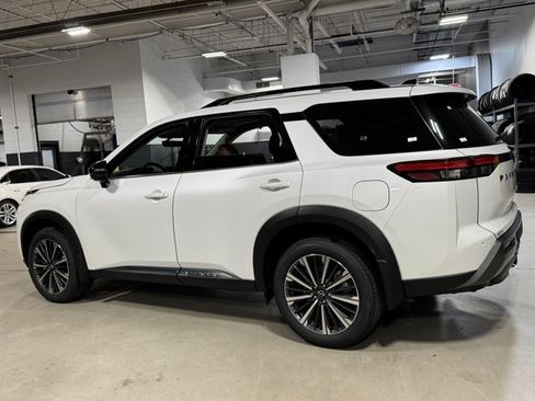 New 2026 Nissan Pathfinder Platinum w/ Cargo Package AWD/4WD image 31