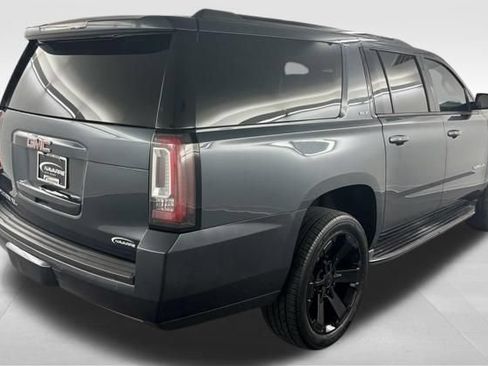 Used 2019 GMC Yukon XL SLT w/ Graphite Performance Edition RWD image 9