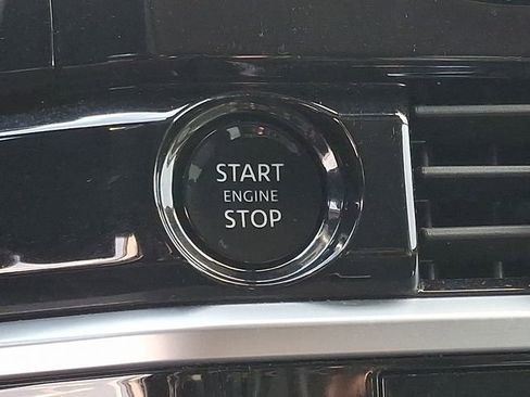 Used 2025 Nissan Pathfinder SL image 24