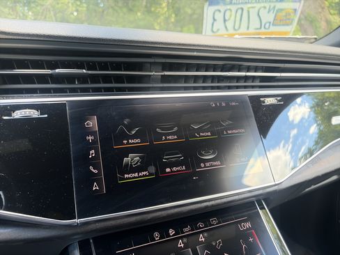 Used 2020 Audi Q8 Premium Plus w/ Premium Plus Package AWD/4WD image 18