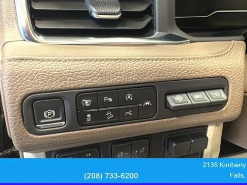 Used 2023 GMC Yukon Denali w/ Advanced Technology Package AWD/4WD image 17