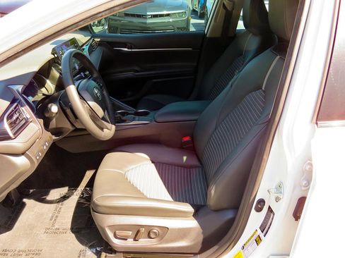 Used 2022 Toyota Camry SE w/ Convenience Package image 11