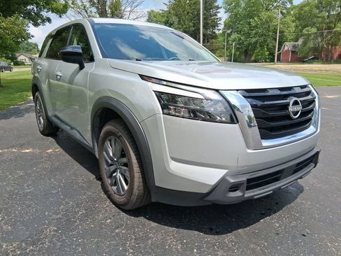 Used 2024 Nissan Pathfinder S FWD image 7
