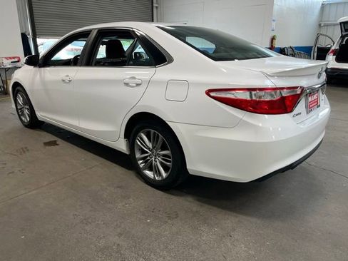 Used 2015 Toyota Camry SE FWD image 5