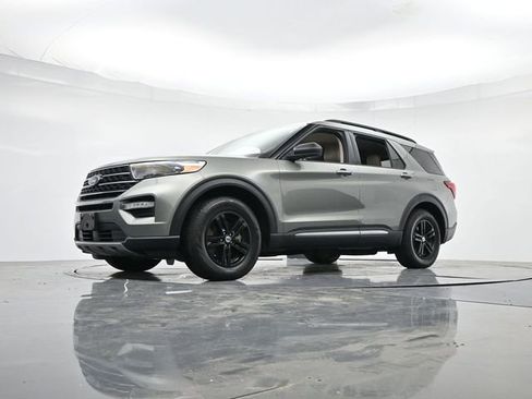 Used 2020 Ford Explorer XLT w/ Equipment Group 202A RWD image 37