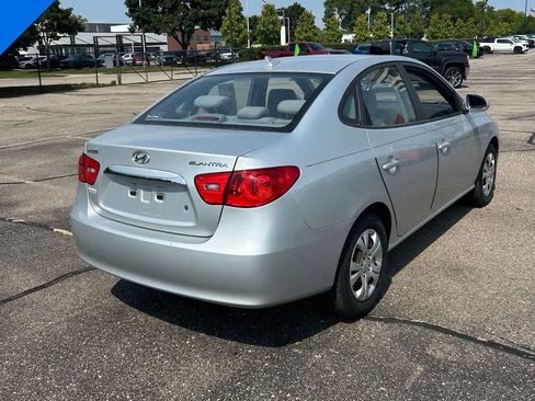 Used 2010 Hyundai Elantra GLS FWD image 3