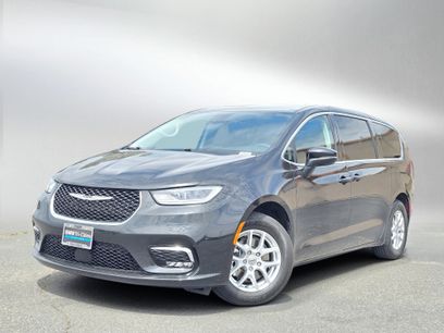 Used 2023 Chrysler Pacifica Touring-L