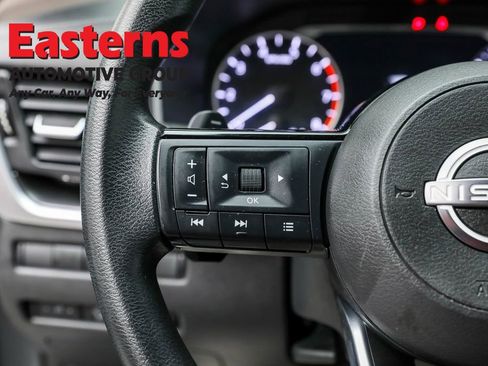 Used 2023 Nissan Rogue SV image 15