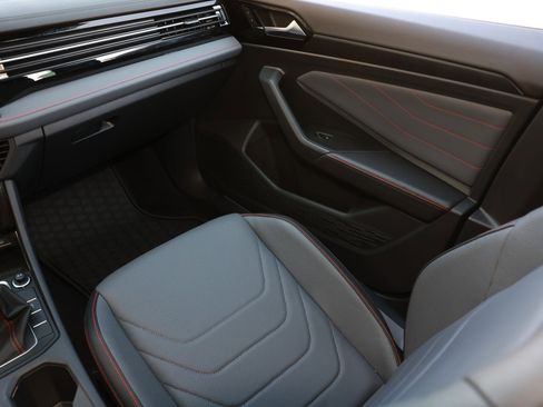 Used 2025 Volkswagen Jetta GLI Autobahn image 28