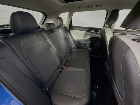 Used 2025 Volkswagen Taos SE w/ Panoramic Sunroof Package AWD/4WD image 25