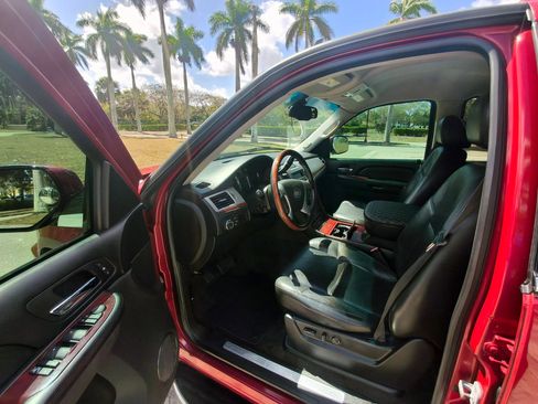 Used 2007 Cadillac Escalade AWD image 4