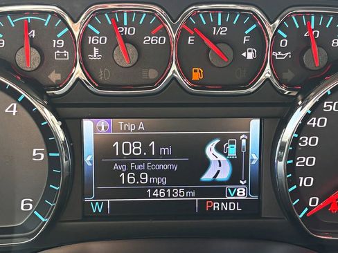 Used 2019 Chevrolet Suburban LT image 22