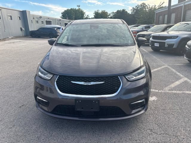 Certified 2023 Chrysler Pacifica Touring-L AWD/4WD image 9