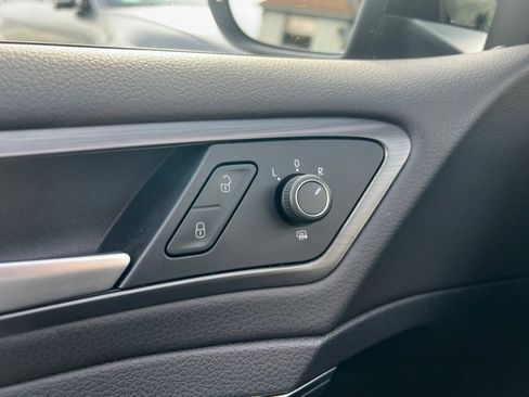 Used 2019 Volkswagen e-Golf SE image 10