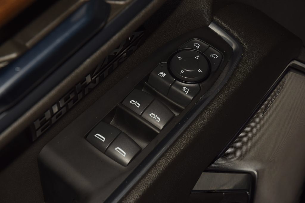 Used 2023 Chevrolet Silverado 1500 High Country w/ High Country Premium Package AWD/4WD image 52