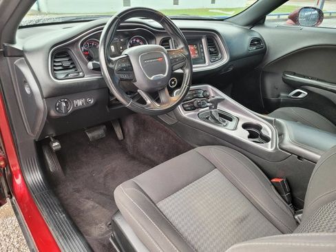 Used 2017 Dodge Challenger SXT w/ Driver Convenience Group RWD image 2