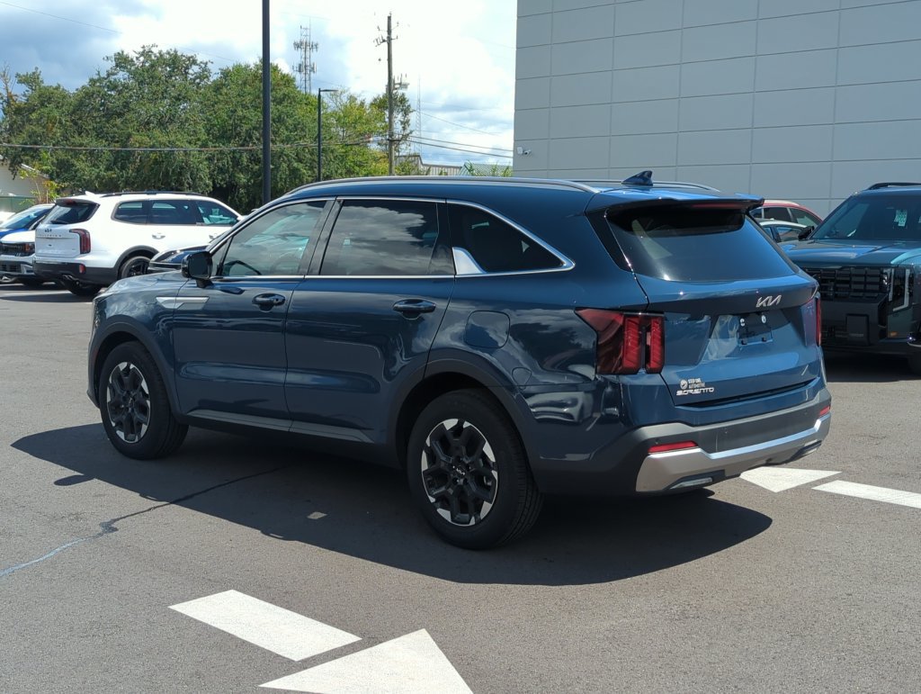 Used 2025 Kia Sorento S w/ Panoramic Sunroof Package FWD image 5