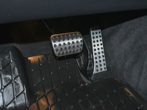 Used 2023 Mercedes-Benz GLS 450 4MATIC image 18