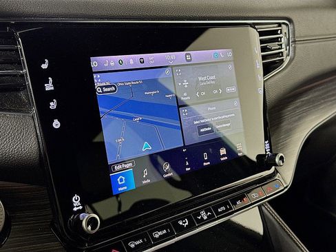 Used 2023 Jeep Wagoneer L Series III w/ Preferred Equipment Group image 14