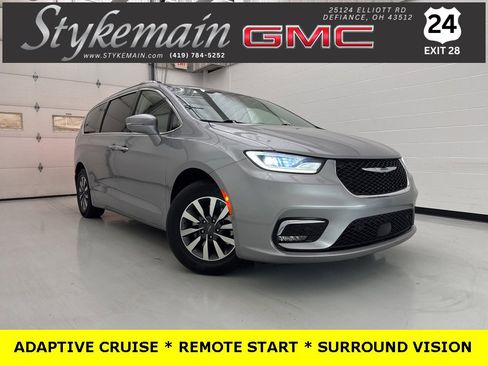 Used 2021 Chrysler Pacifica Touring-L image 1