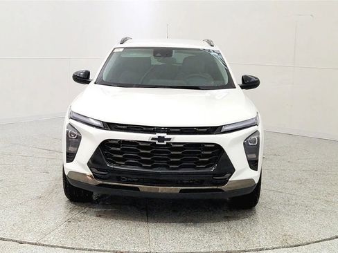 Used 2025 Chevrolet Trax ACTIV w/ Driver Confidence Package image 2